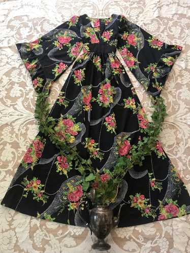 Amazing 1970's vintage black floral angel sleeve d