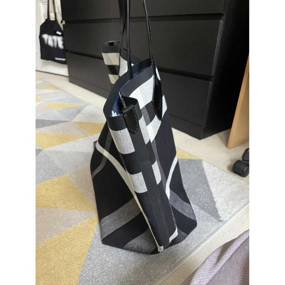 Burberry The Giant cloth tote - image 4