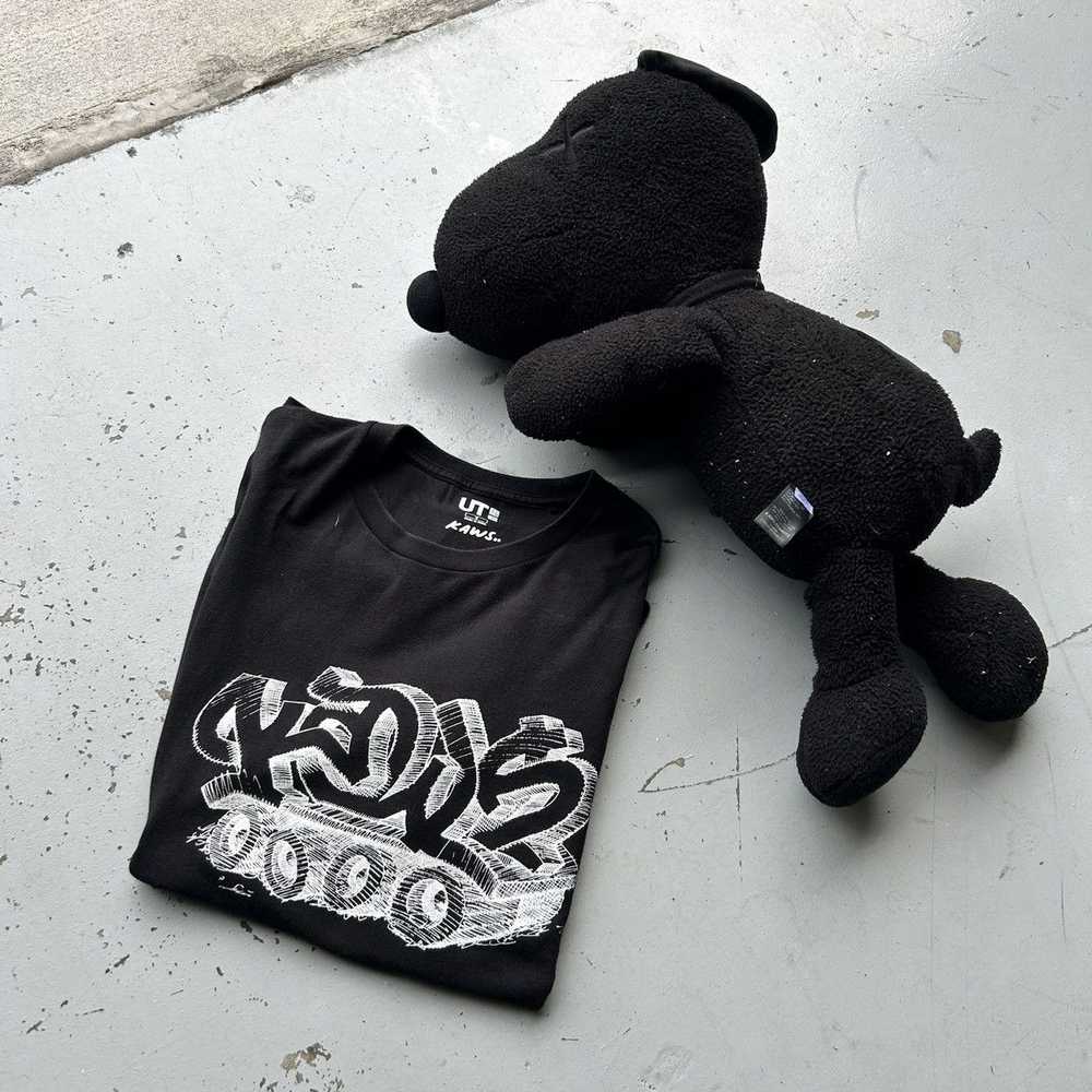 Kaws × Uniqlo Kaws x Uniqlo Wordmark 2019 Tee - image 6