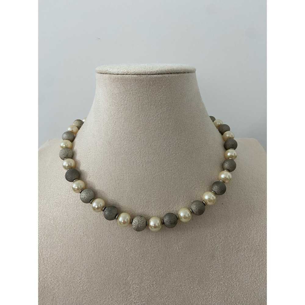 Generic Pretty silver and faux pearl bead necklace - image 1