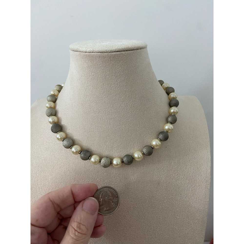 Generic Pretty silver and faux pearl bead necklace - image 2