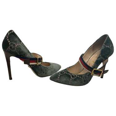 Gucci Velvet heels - image 1