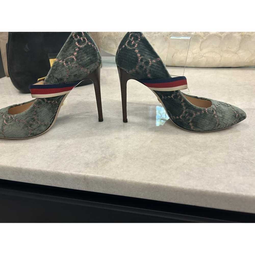 Gucci Velvet heels - image 3