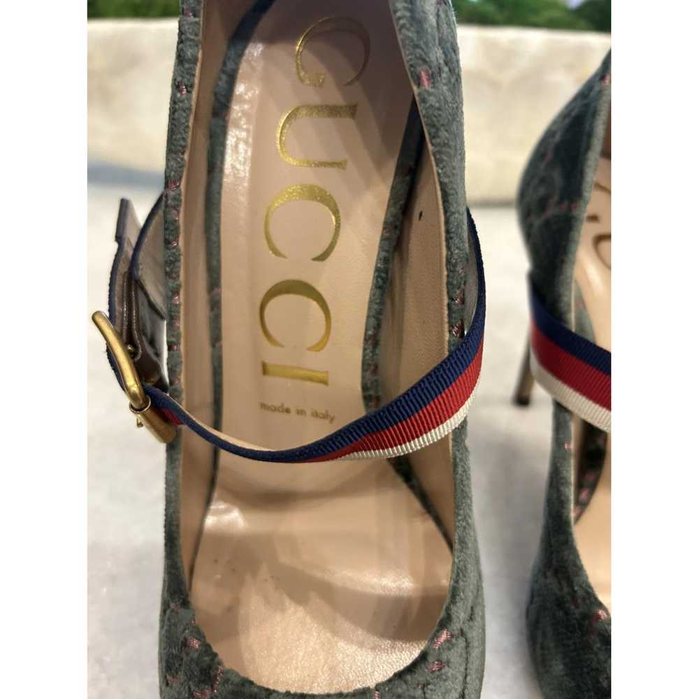 Gucci Velvet heels - image 9