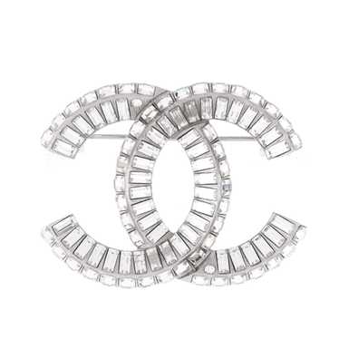 CHANEL CC Brooch - image 1