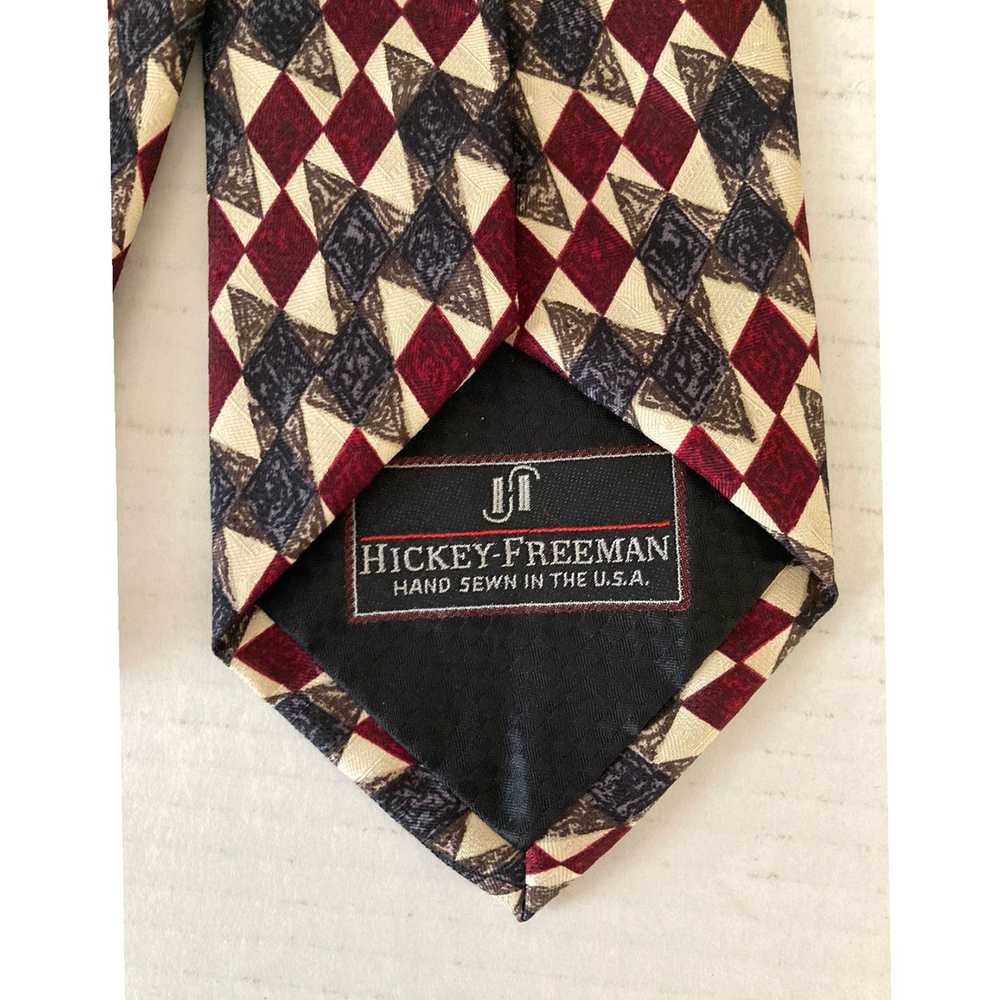 Vintage Luxurious Silk Men's Necktie Featuring Ma… - image 4