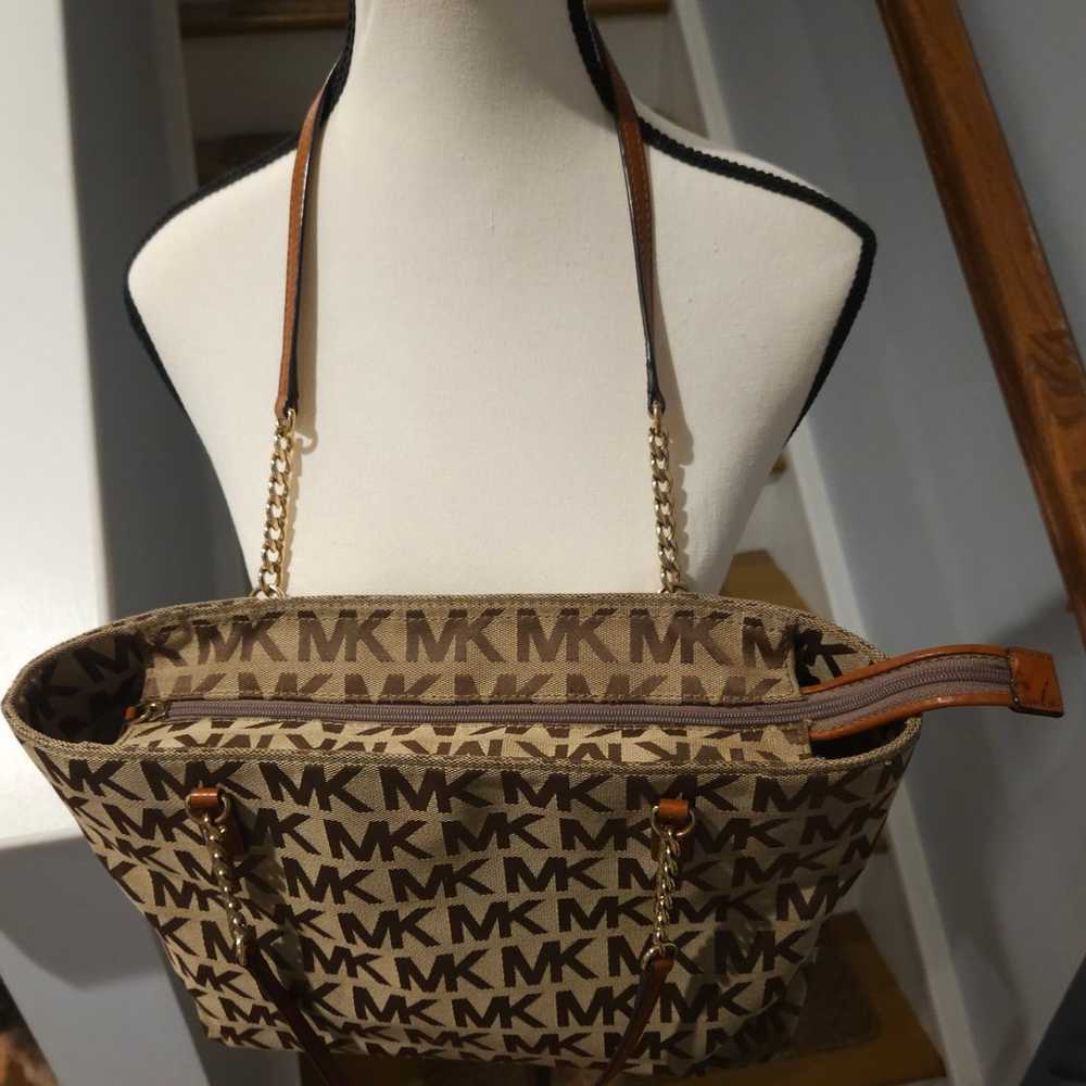 Preowned Michael Kors Jet Set Tote - image 11