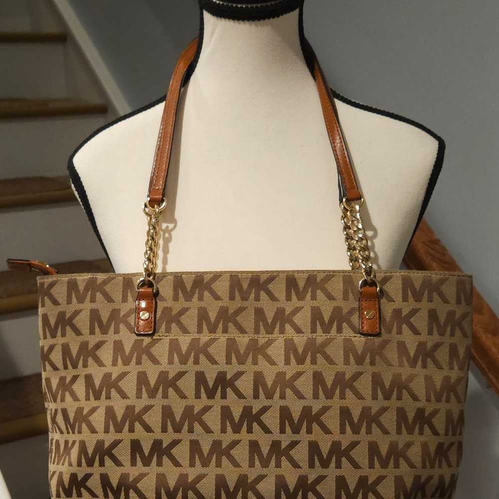 Preowned Michael Kors Jet Set Tote - image 1