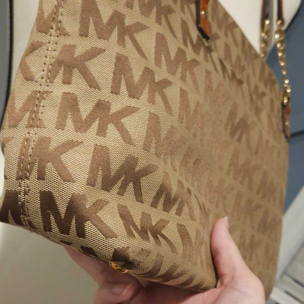 Preowned Michael Kors Jet Set Tote - image 2