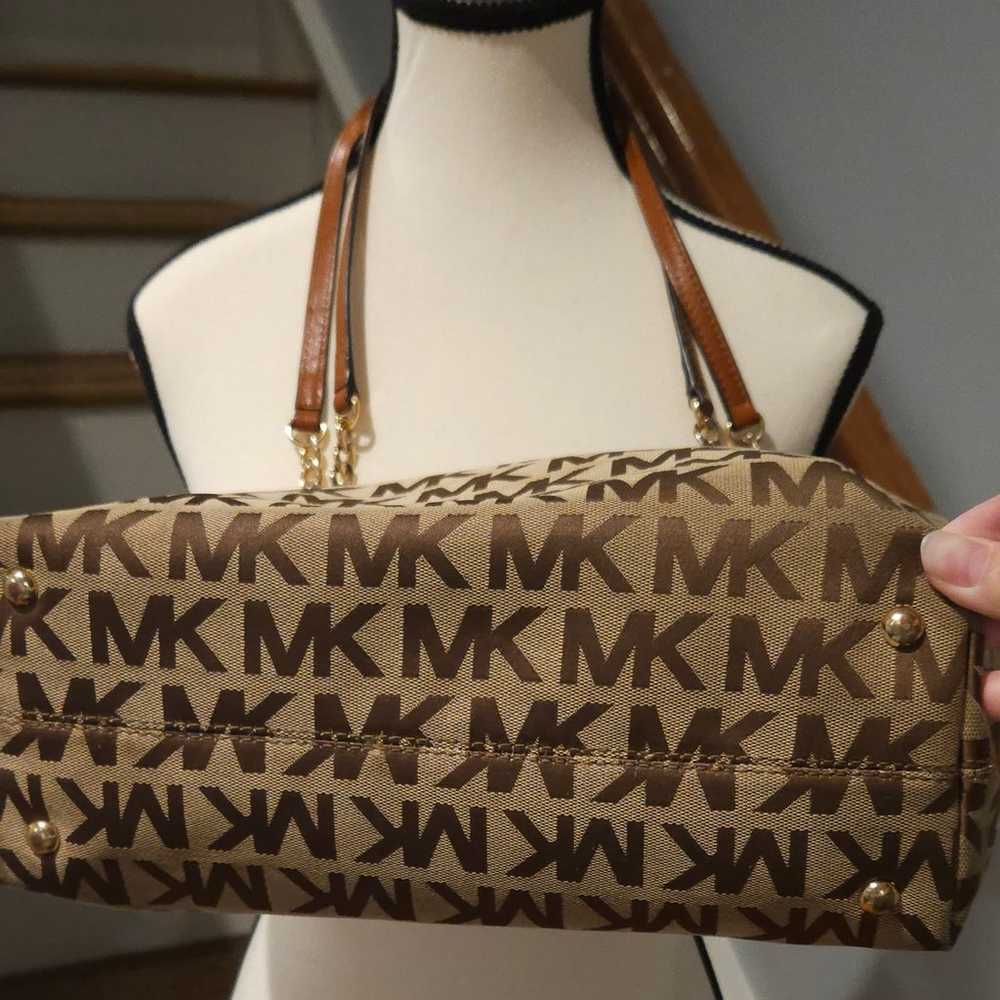 Preowned Michael Kors Jet Set Tote - image 3