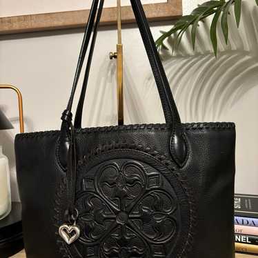 BRIGHTON FERRARA COLL. BLACK MEDALLION TOTE/PURSE