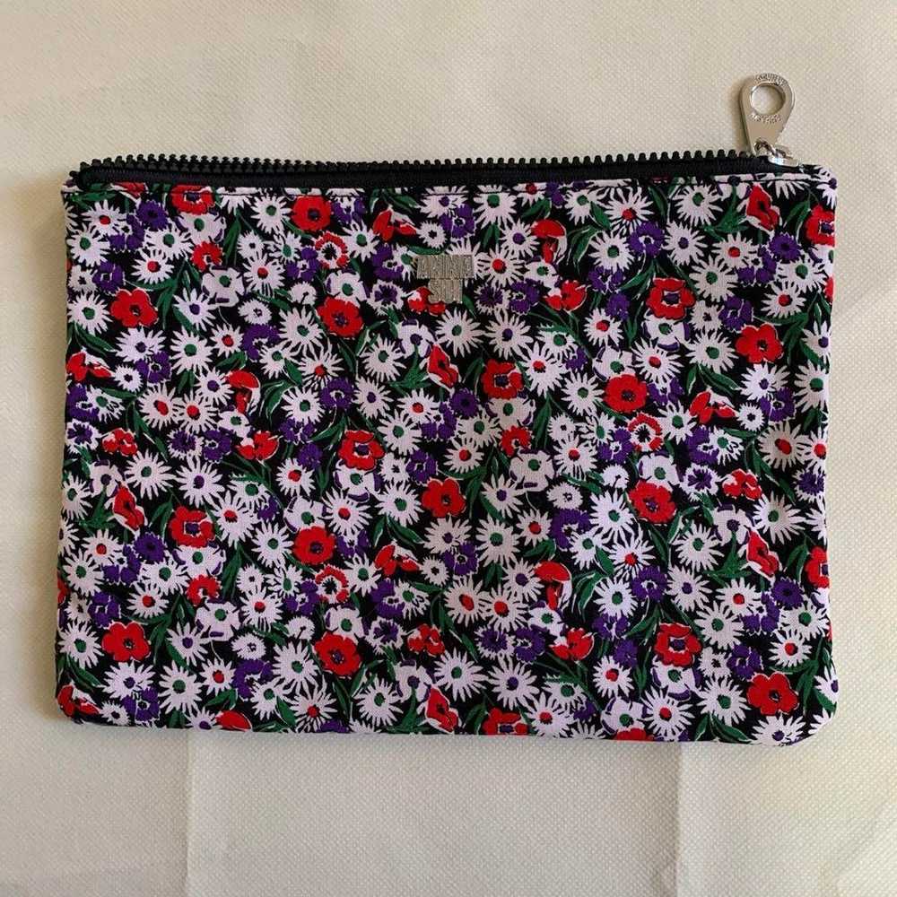 Anasui floral shoulder bag with a pouch - image 4