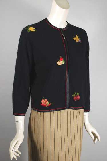 Fruit veggies embroidery novelty cardigan 1950s 60