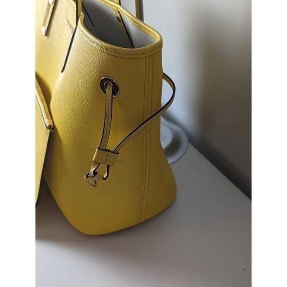 MICHAEL KORS Large Jet Set Tote in Yellow - image 3