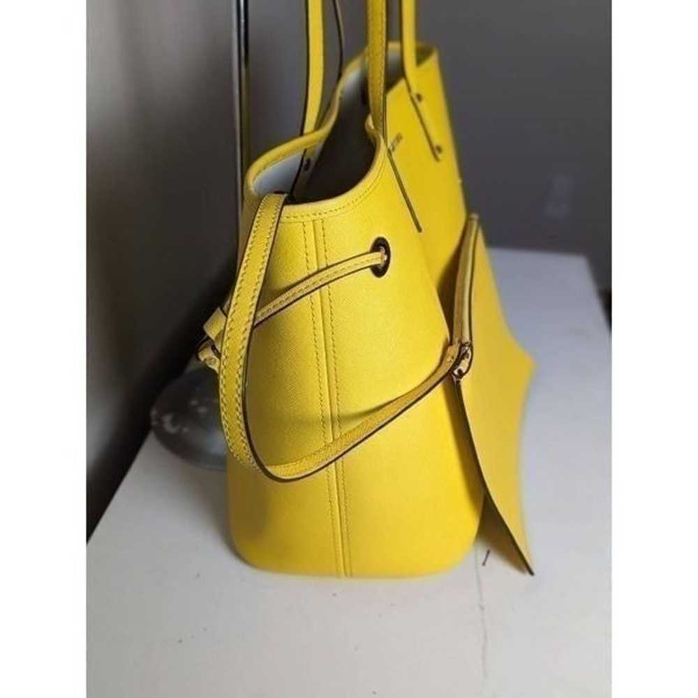 MICHAEL KORS Large Jet Set Tote in Yellow - image 4