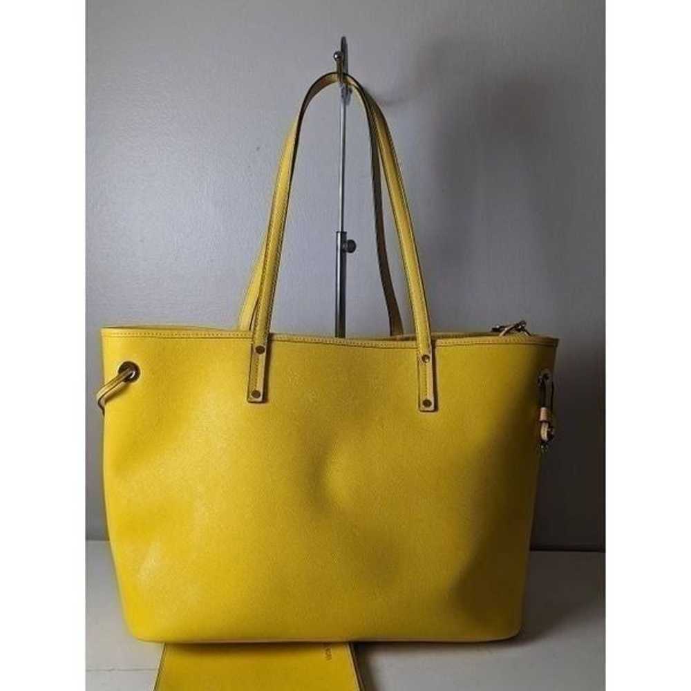 MICHAEL KORS Large Jet Set Tote in Yellow - image 7