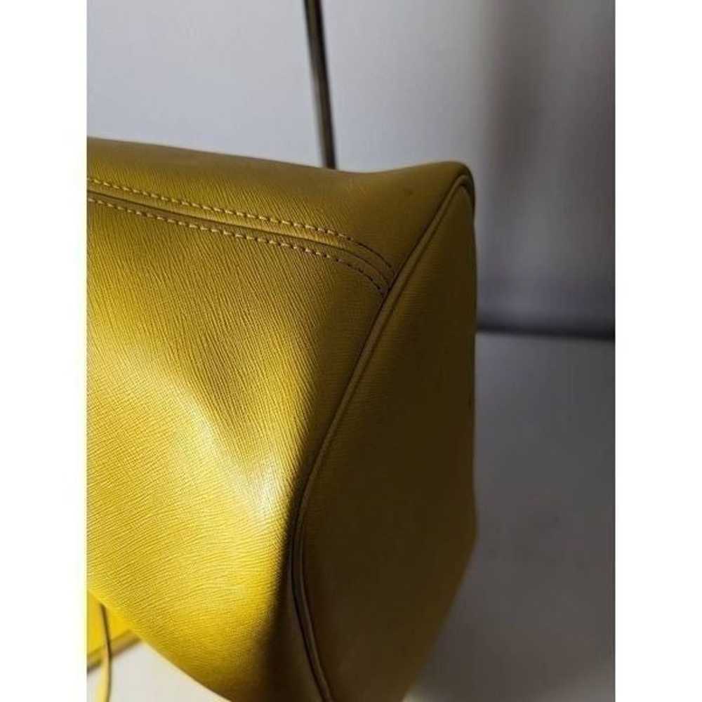 MICHAEL KORS Large Jet Set Tote in Yellow - image 9