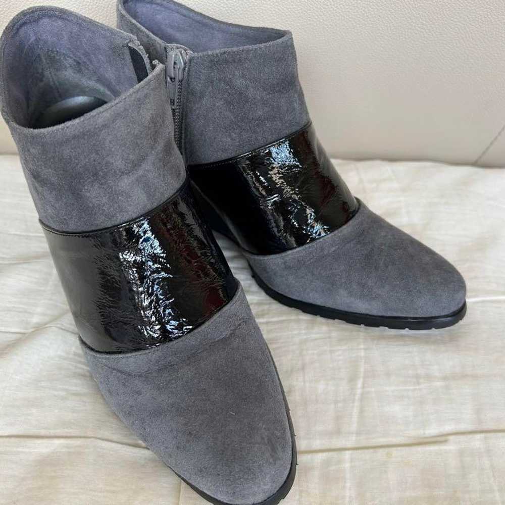 Gray suede patent side zipper booties 22.5cm. - image 1