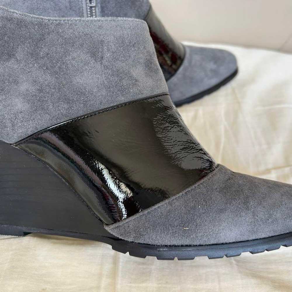 Gray suede patent side zipper booties 22.5cm. - image 2