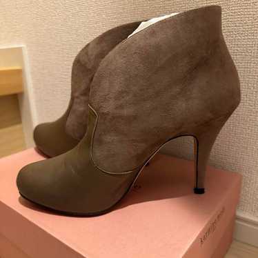 Brand new United Arrows suede booties. - image 1