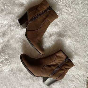 Bare Traps Legacy Brown Ankle Bootie Boots Size 8.