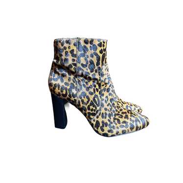 Banana Republic Leopard print calf hair heeled ank