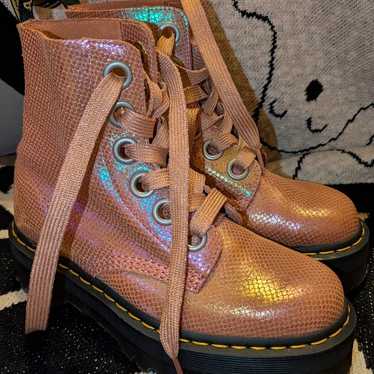 Dr. Martens Molly Pink Iridescent