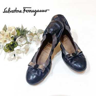 Salvatore Ferragamo flat shoes, black color, size 