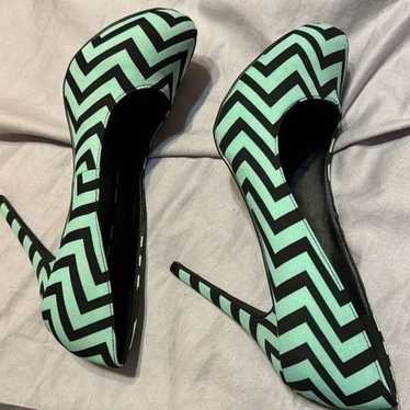 High heel pumps