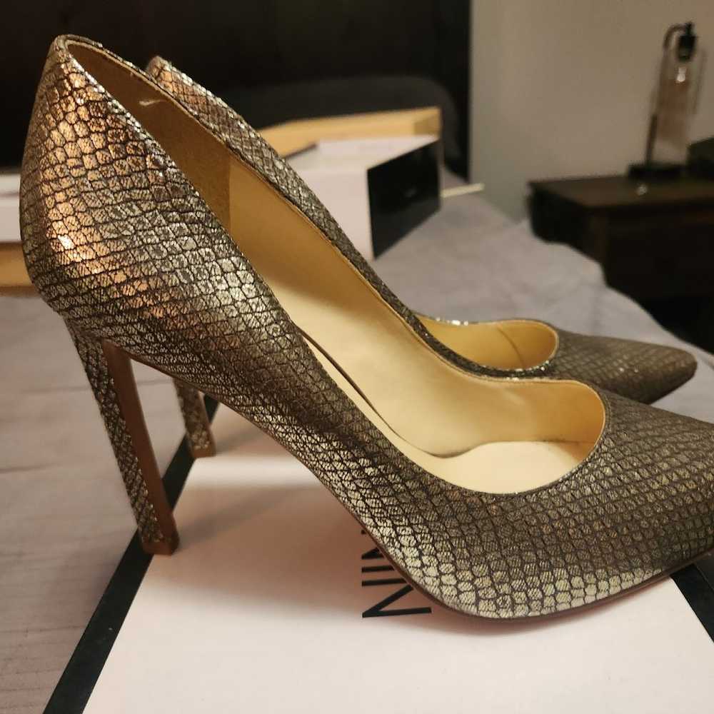 Nine West tatiana gold snake skin heels *rare* - image 2