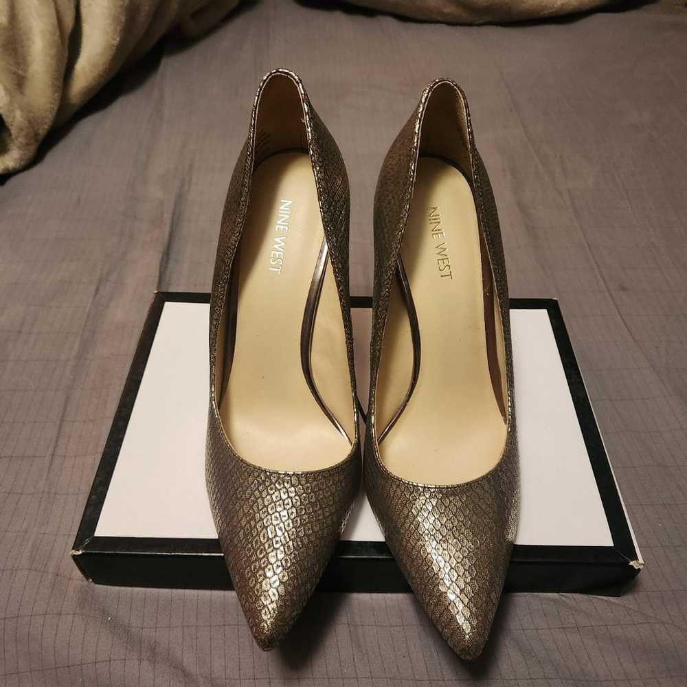 Nine West tatiana gold snake skin heels *rare* - image 4