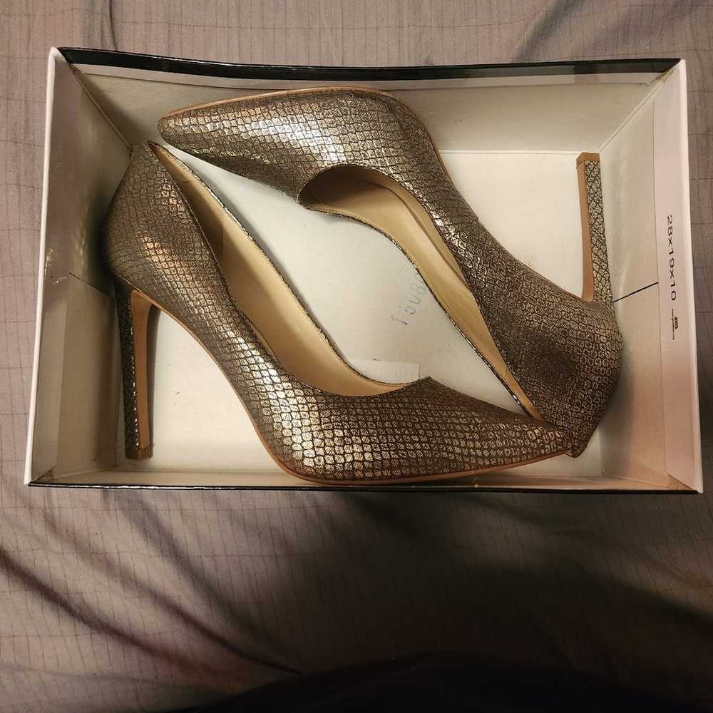 Nine West tatiana gold snake skin heels *rare* - image 5