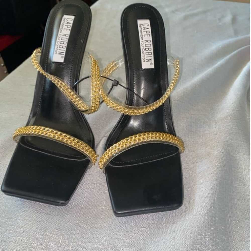 Women's Cape Robin Heels Black Gold Size 9 - image 1