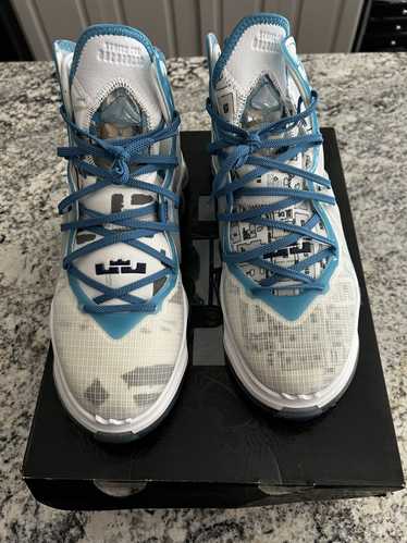 Nike LeBron XIX/19