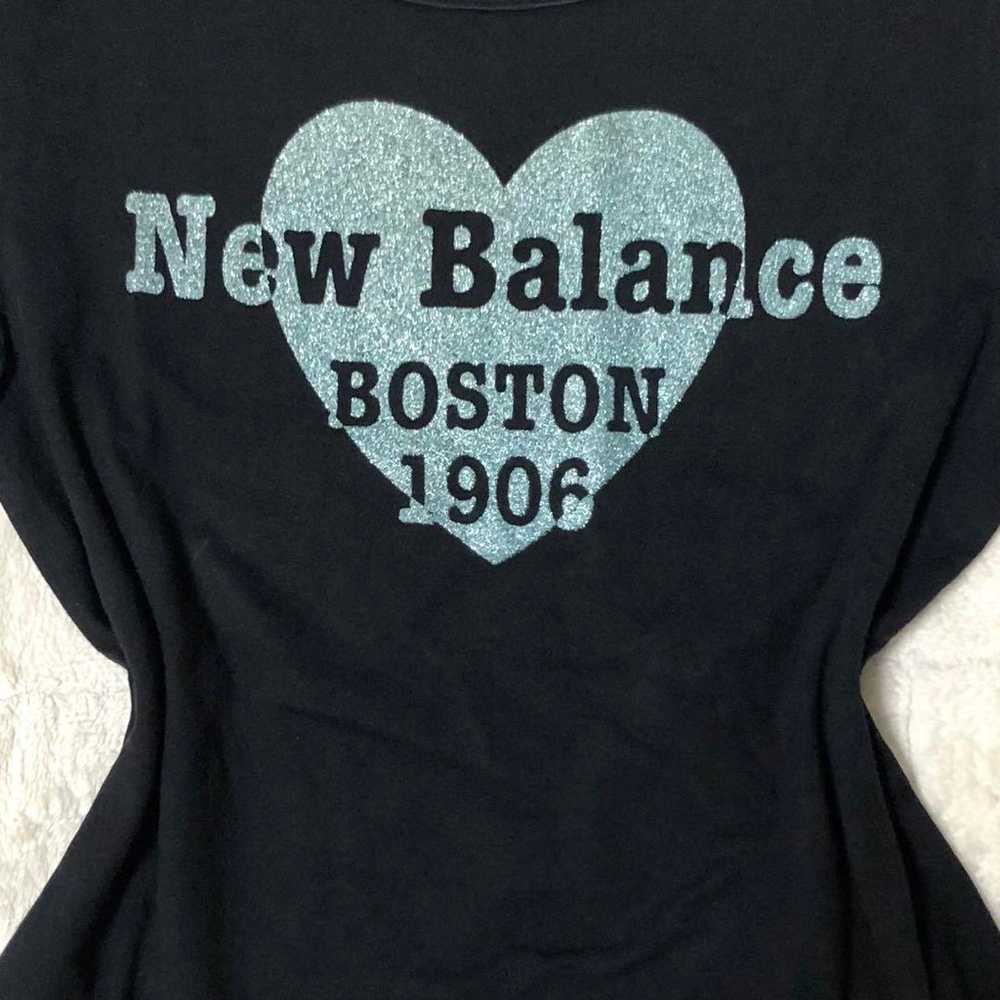 00s Y2K New Balance lame print T-shirt Heisei gal… - image 2