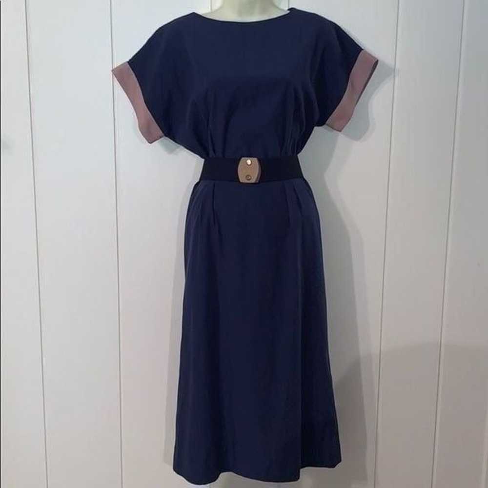 Vtg 70s Tanner navy blue & tan dress with belt - image 3