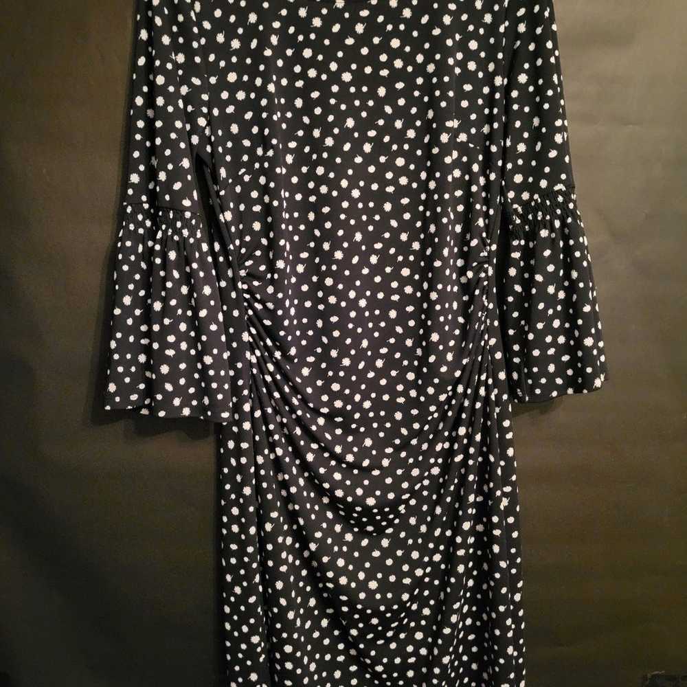 Talbots jersey dress
Size Large Black & white flo… - image 11