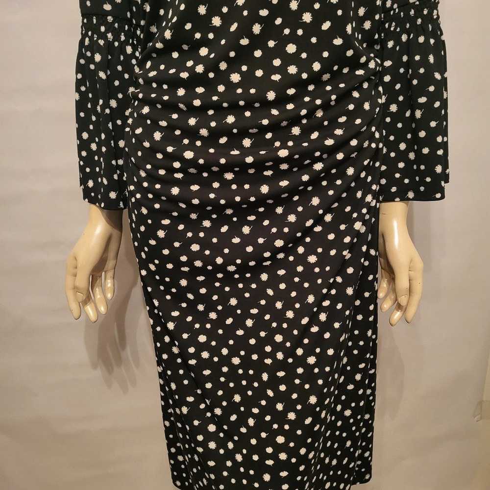 Talbots jersey dress
Size Large Black & white flo… - image 4