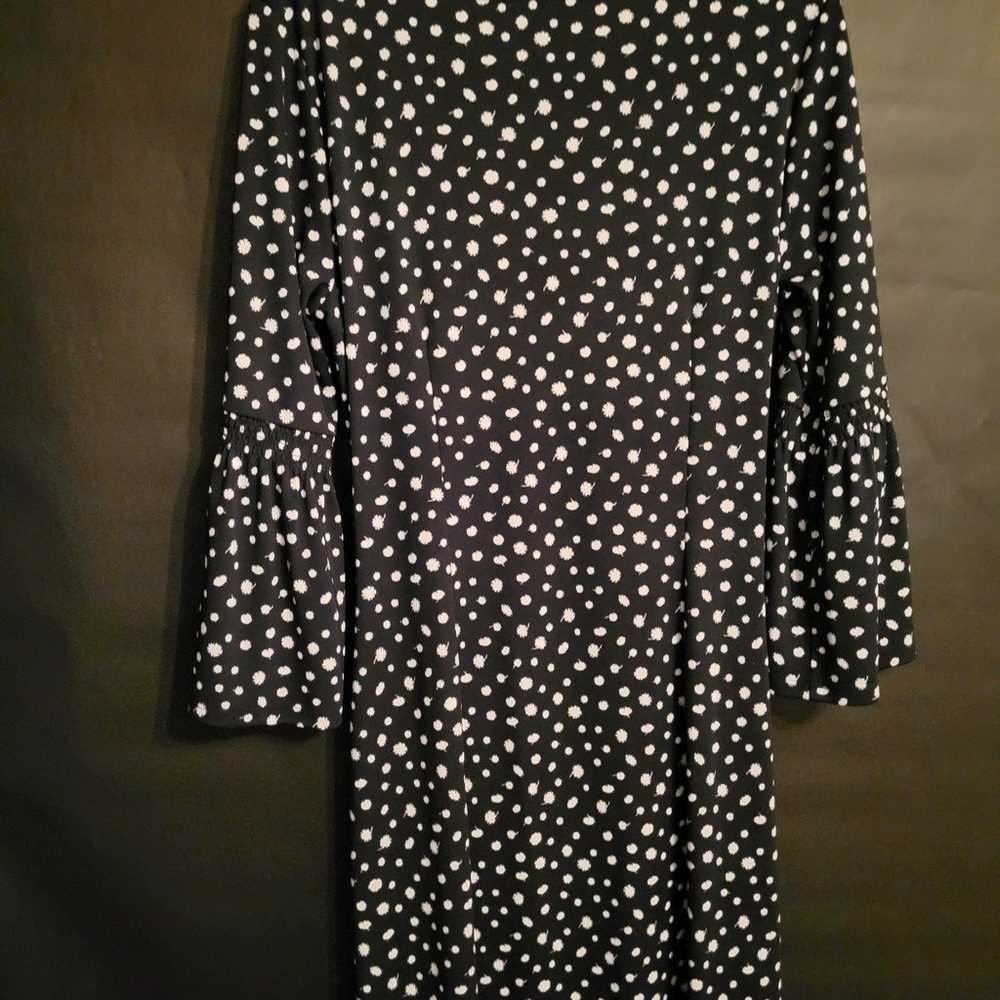 Talbots jersey dress
Size Large Black & white flo… - image 9