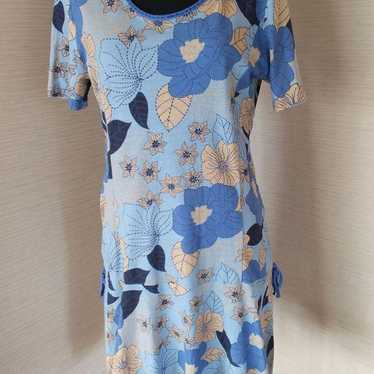 Blue floral print short-sleeved knee-length dress. - image 1