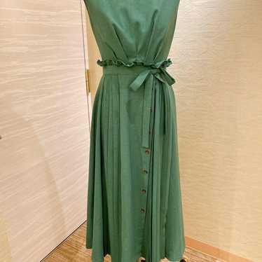 Green long one-piece dress, sleeveless. - image 1