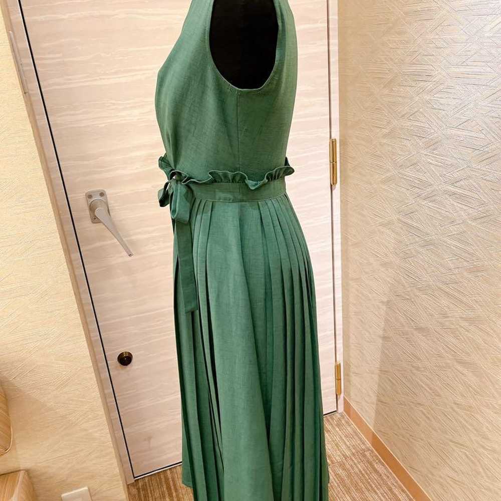 Green long one-piece dress, sleeveless. - image 4