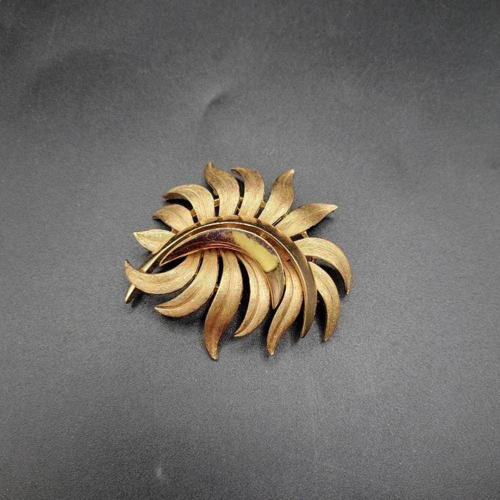 Vintage Crown Trifari Gold tone Statement Brooch - image 1