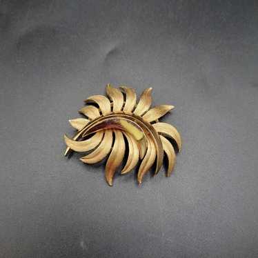 Vintage Crown Trifari Gold tone Statement Brooch - image 1