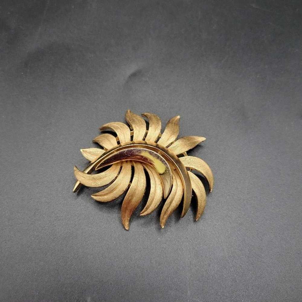 Vintage Crown Trifari Gold tone Statement Brooch - image 2