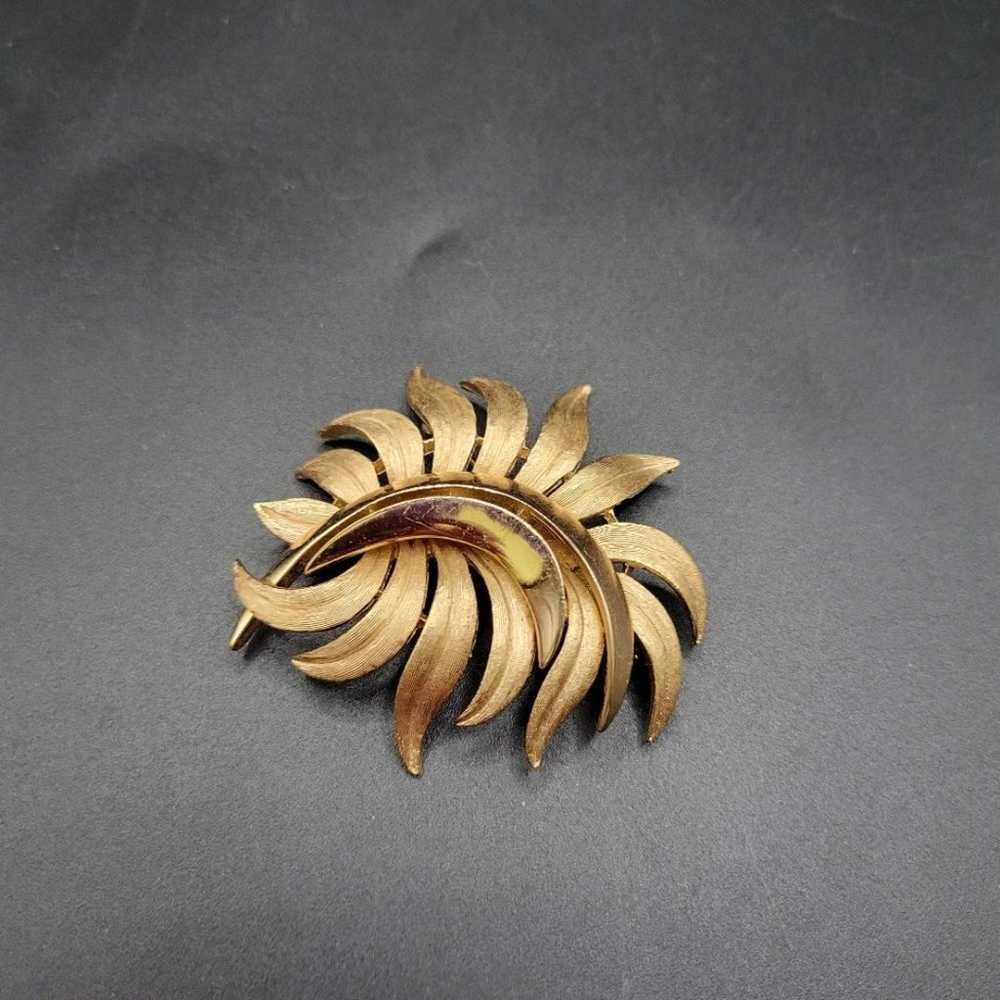 Vintage Crown Trifari Gold tone Statement Brooch - image 3