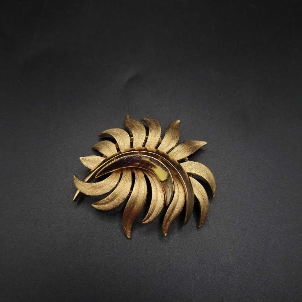 Vintage Crown Trifari Gold tone Statement Brooch - image 4