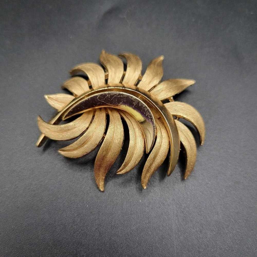 Vintage Crown Trifari Gold tone Statement Brooch - image 6