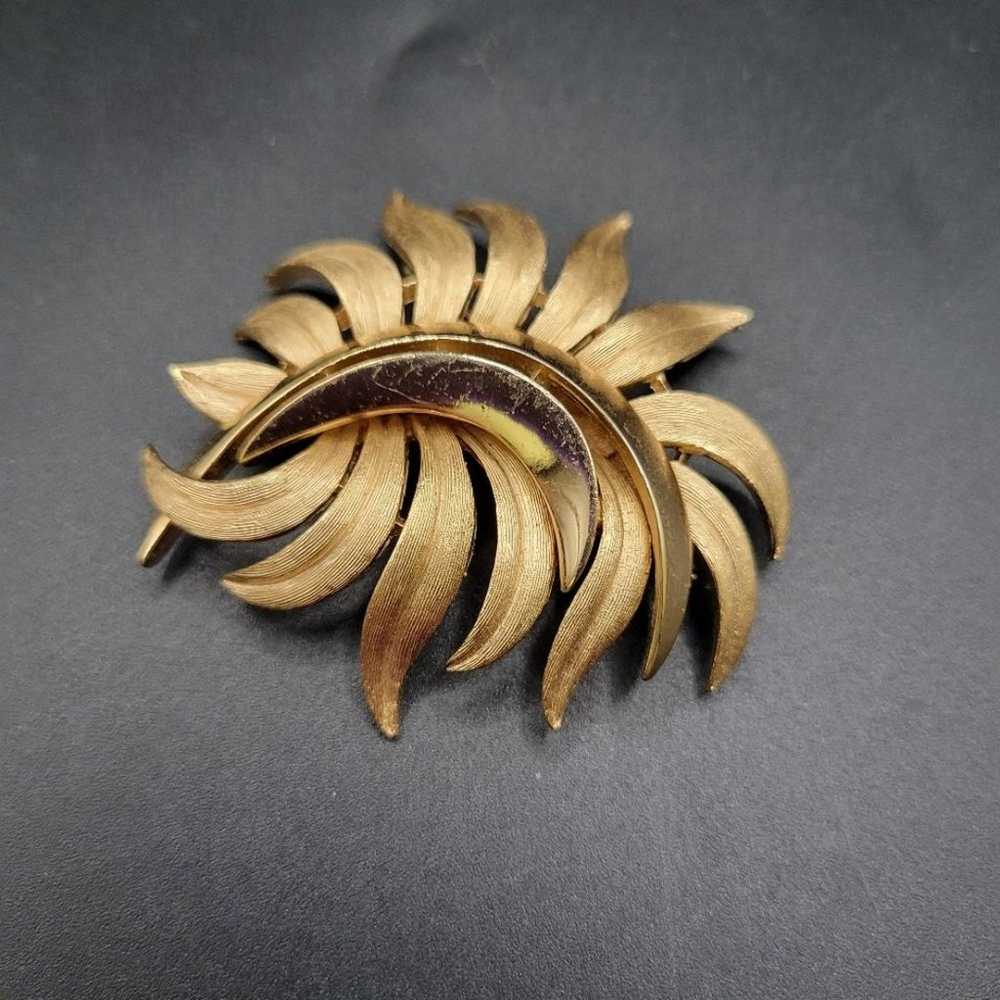 Vintage Crown Trifari Gold tone Statement Brooch - image 7