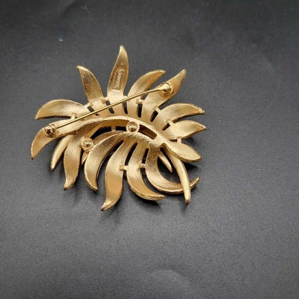 Vintage Crown Trifari Gold tone Statement Brooch - image 8